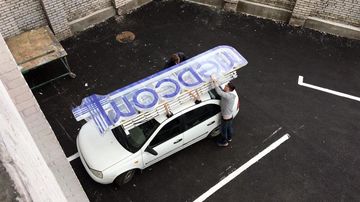 Монтаж рекламной вывески