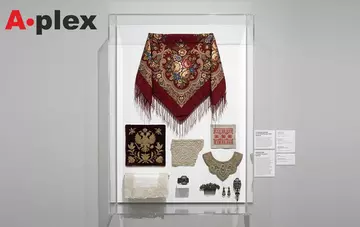 Настенная витрина