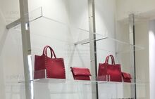 Полки из прозрачного оргстекла для сумок Полки из прозрачного оргстекла для сумок
